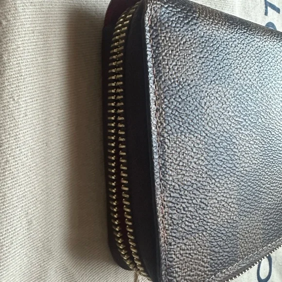 Authentic LV Zippy wallet. Limited holiday edition. - Picture 4 of 13
